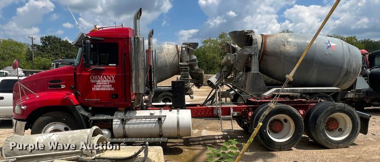 image for item MQ9813 2001 Mack CX613  semi truck