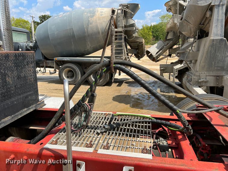 image for item MQ9813 2001 Mack CX613  semi truck