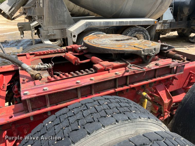 image for item MQ9813 2001 Mack CX613  semi truck