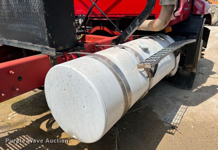 image for item MQ9813 2001 Mack CX613  semi truck