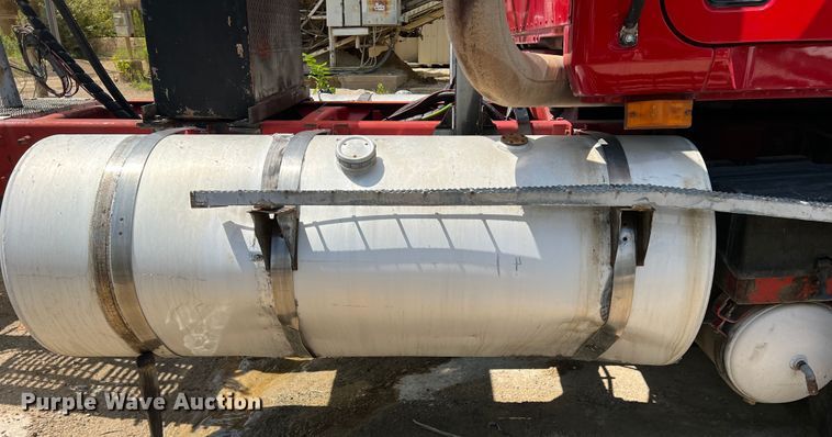 image for item MQ9813 2001 Mack CX613  semi truck