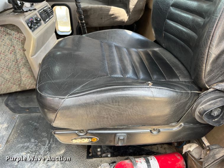 image for item MQ9813 2001 Mack CX613  semi truck