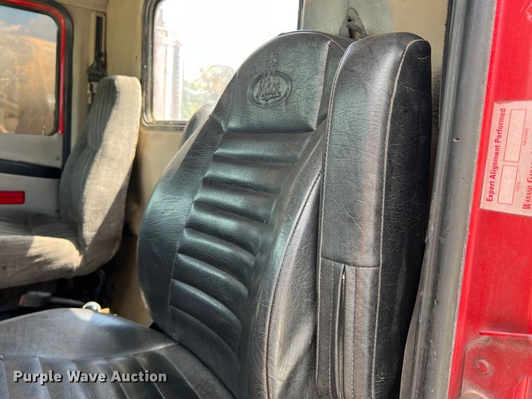 image for item MQ9813 2001 Mack CX613  semi truck