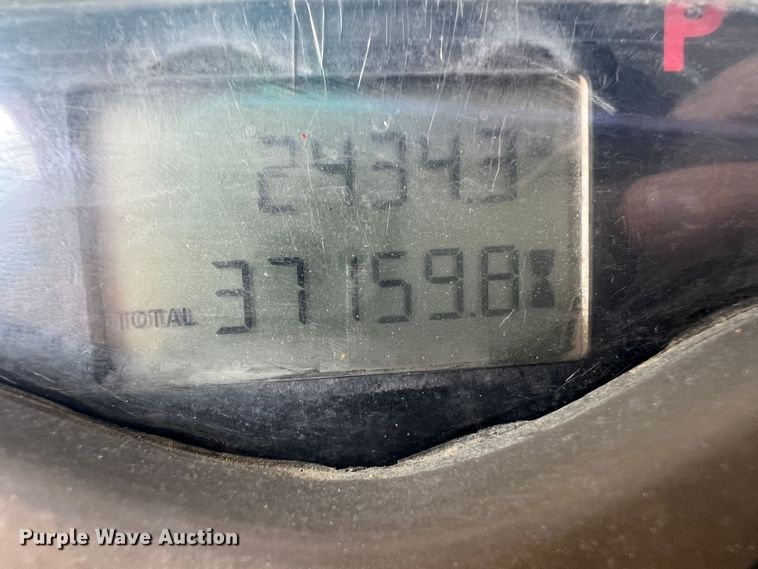 image for item MQ9813 2001 Mack CX613  semi truck