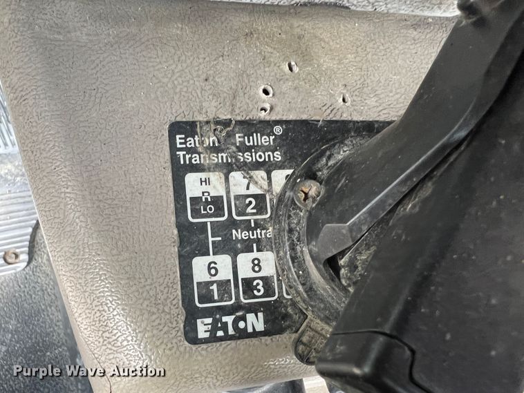 image for item MQ9813 2001 Mack CX613  semi truck