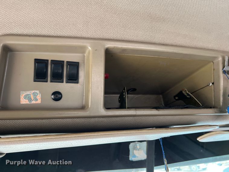 image for item MQ9813 2001 Mack CX613  semi truck