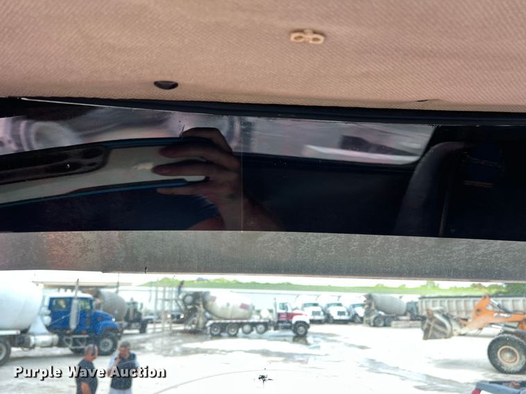 image for item MQ9813 2001 Mack CX613  semi truck