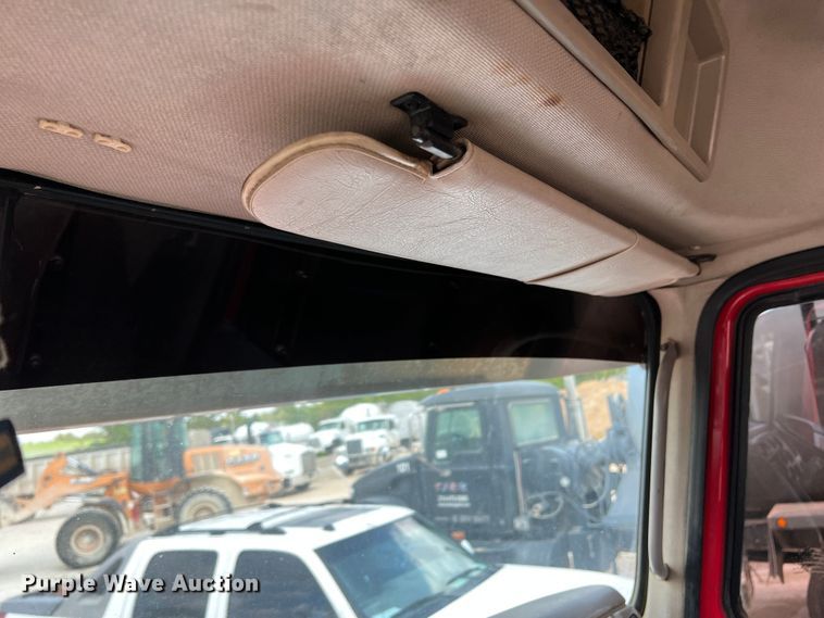 image for item MQ9813 2001 Mack CX613  semi truck