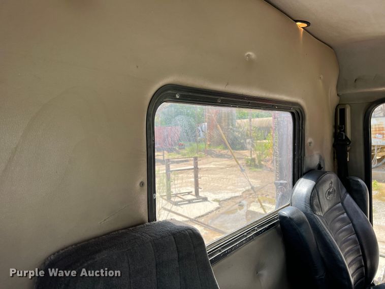 image for item MQ9813 2001 Mack CX613  semi truck