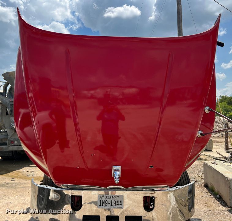 image for item MQ9813 2001 Mack CX613  semi truck