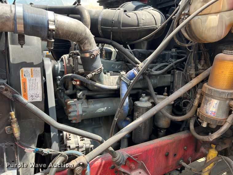 image for item MQ9813 2001 Mack CX613  semi truck