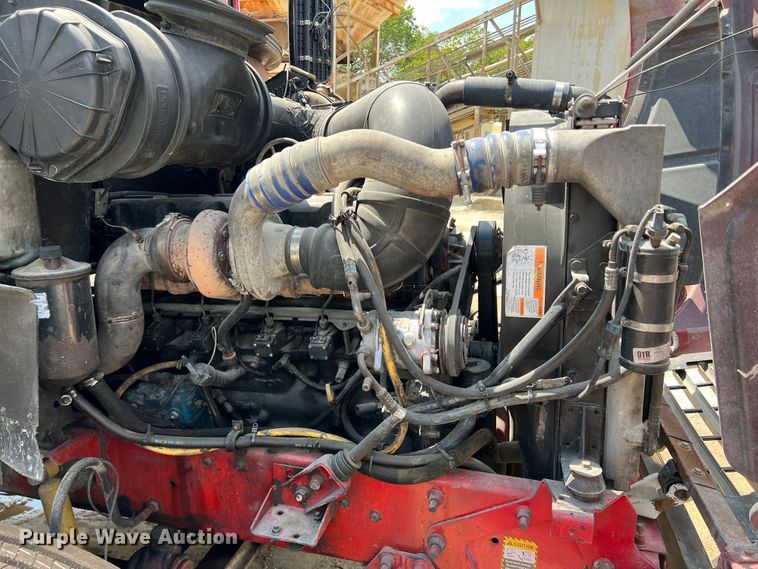 image for item MQ9813 2001 Mack CX613  semi truck