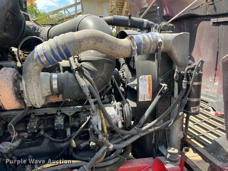 image for item MQ9813 2001 Mack CX613  semi truck