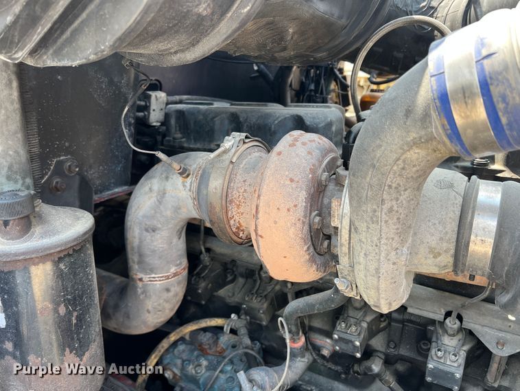 image for item MQ9813 2001 Mack CX613  semi truck