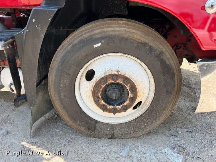 image for item MQ9813 2001 Mack CX613  semi truck