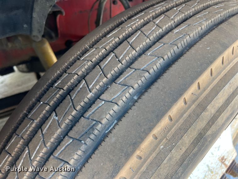 image for item MQ9813 2001 Mack CX613  semi truck