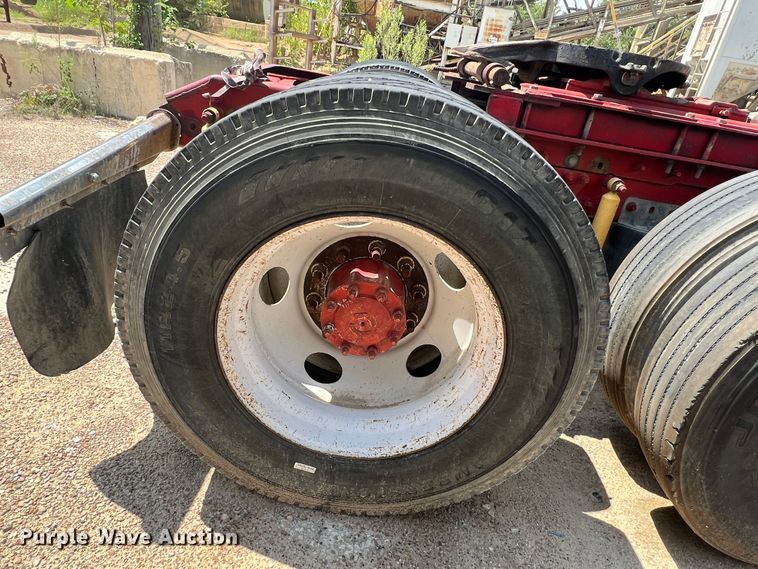 image for item MQ9813 2001 Mack CX613  semi truck