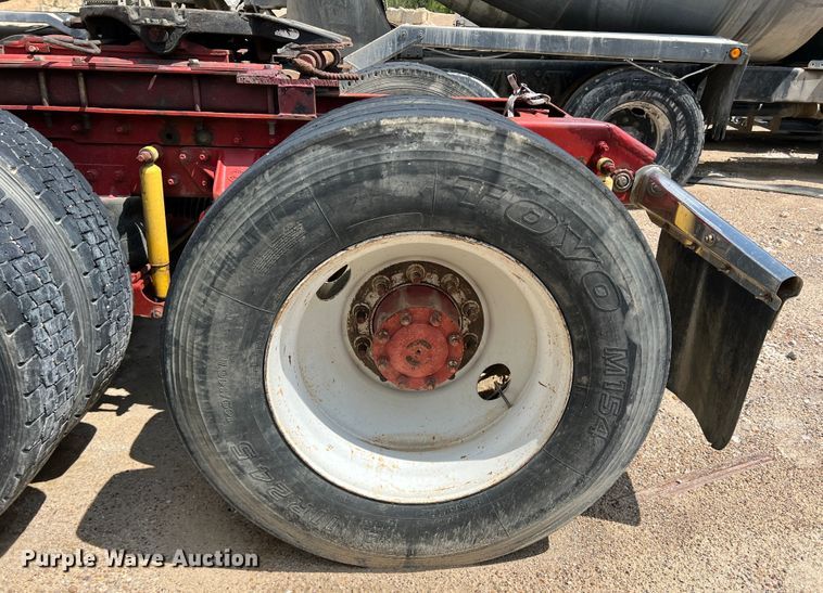 image for item MQ9813 2001 Mack CX613  semi truck