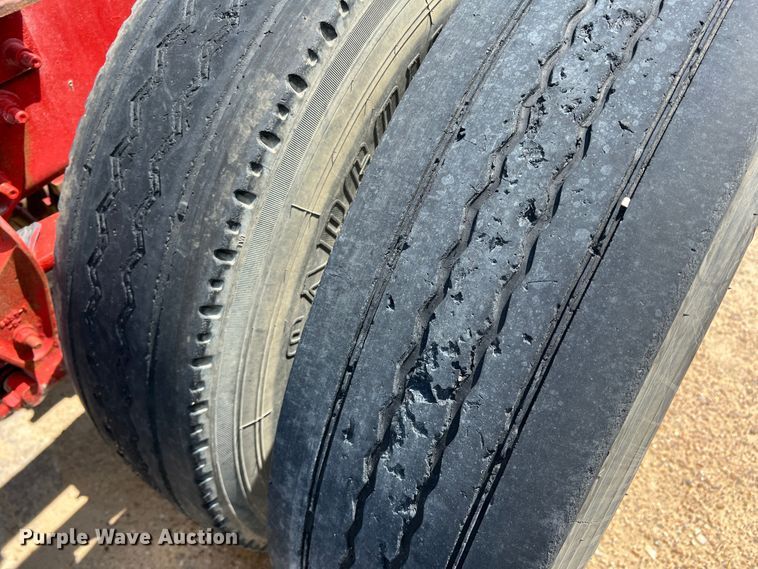 image for item MQ9813 2001 Mack CX613  semi truck