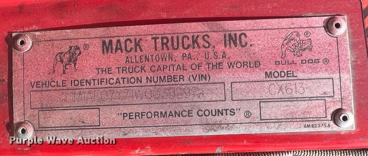 image for item MQ9813 2001 Mack CX613  semi truck