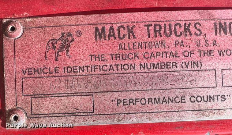 image for item MQ9813 2001 Mack CX613  semi truck