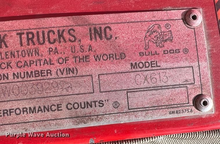 image for item MQ9813 2001 Mack CX613  semi truck