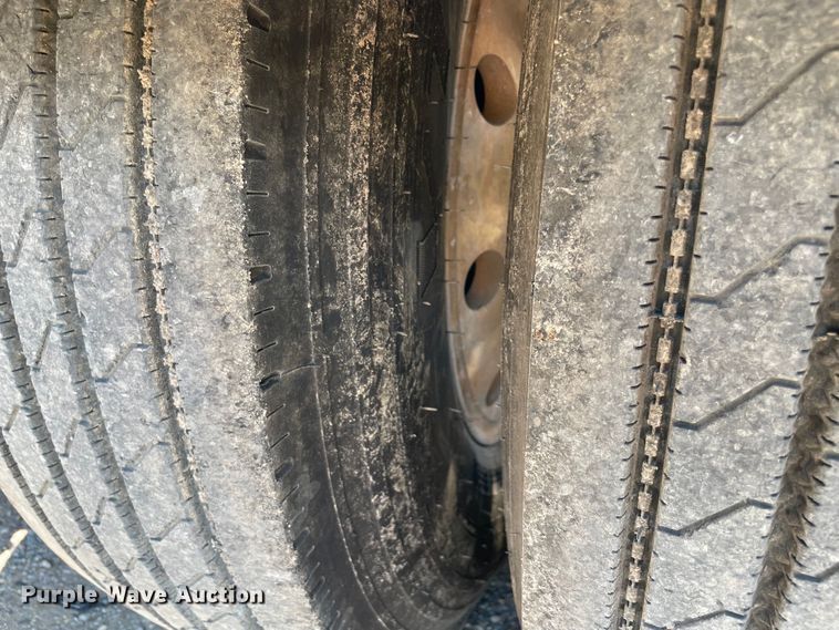 image for item MR9319 1998 Galbreath roll-off container trailer