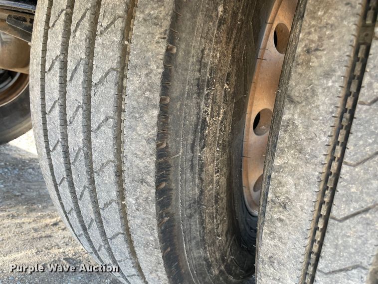 image for item MR9319 1998 Galbreath roll-off container trailer