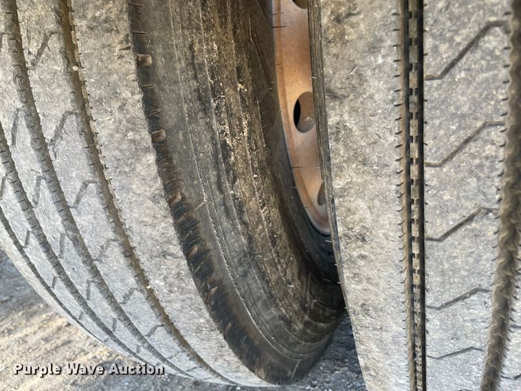 image for item MR9319 1998 Galbreath roll-off container trailer