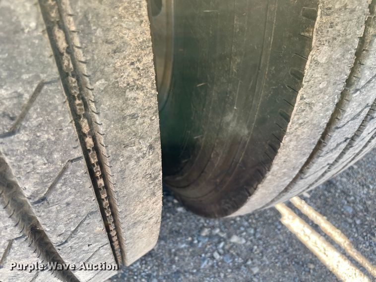 image for item MR9319 1998 Galbreath roll-off container trailer