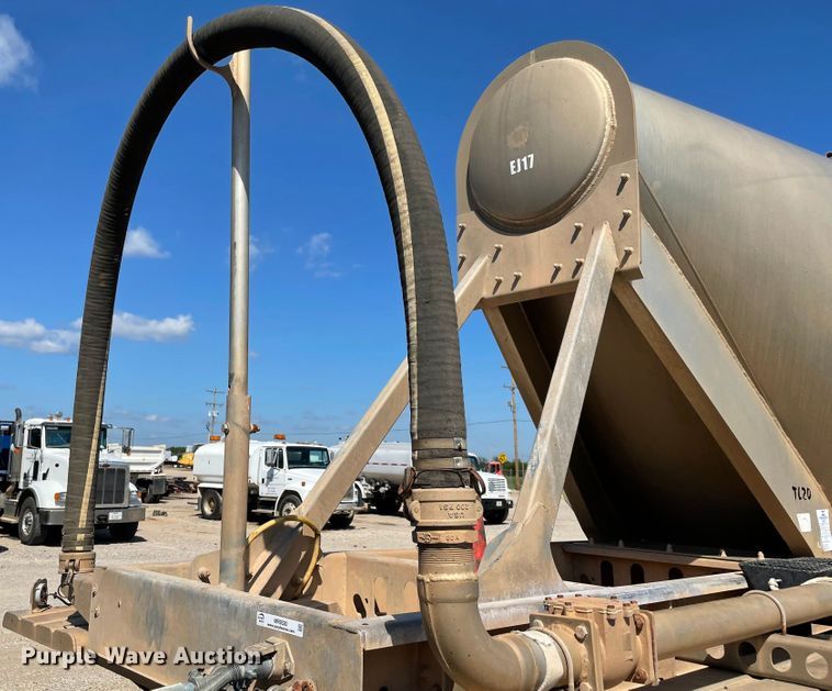 image for item MR9320 2011 Stephens pneumatic dry bulk trailer