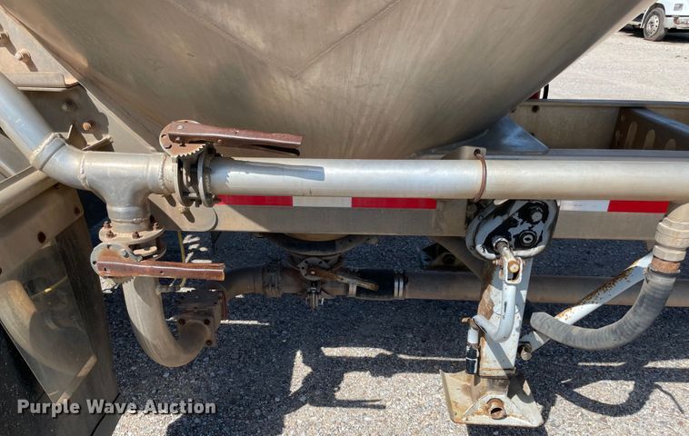 image for item MR9320 2011 Stephens pneumatic dry bulk trailer