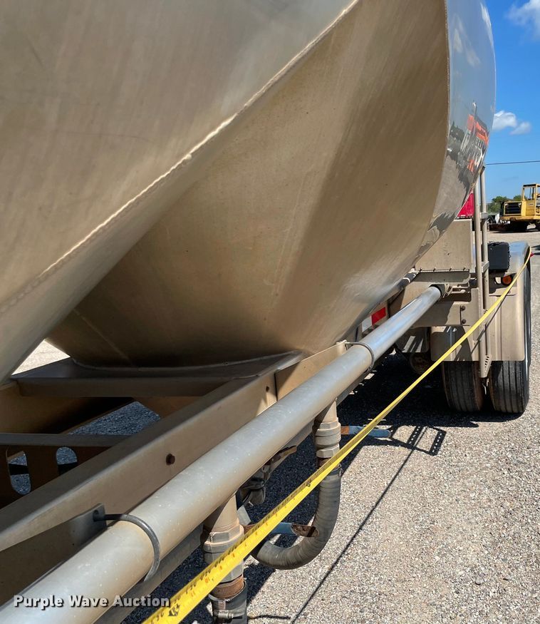 image for item MR9320 2011 Stephens pneumatic dry bulk trailer