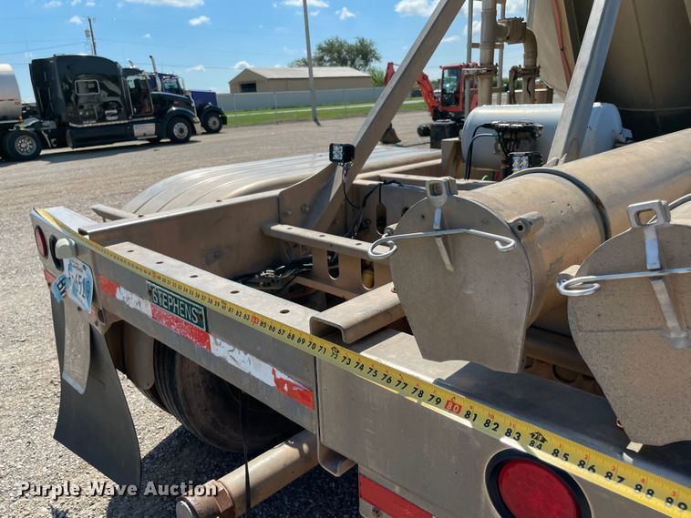 image for item MR9320 2011 Stephens pneumatic dry bulk trailer