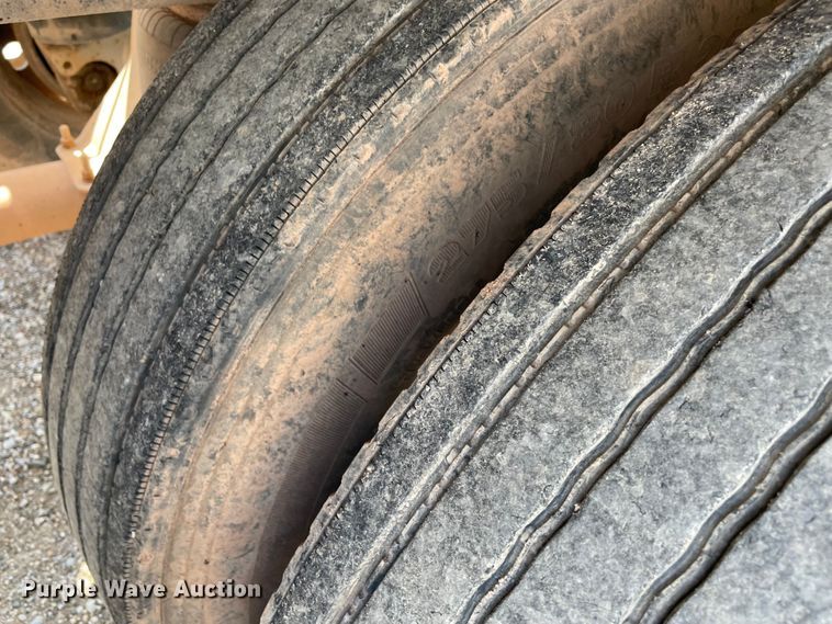 image for item MR9320 2011 Stephens pneumatic dry bulk trailer