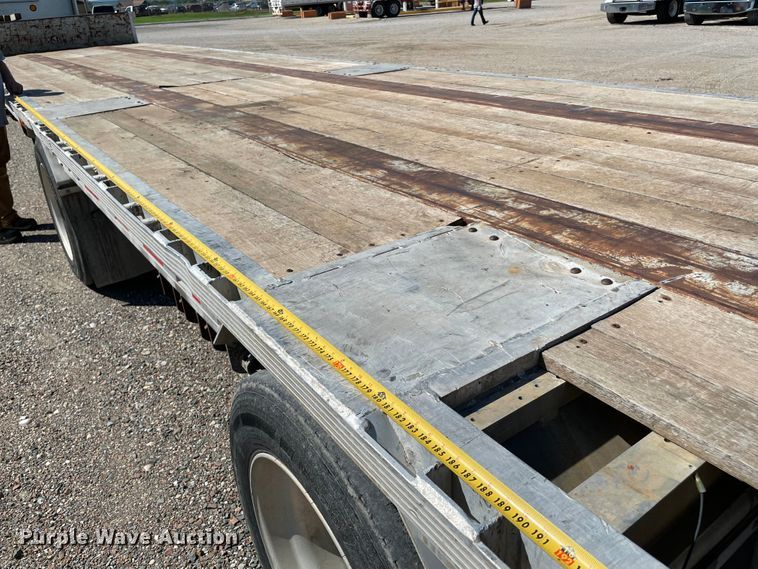 image for item MR9327 1995 Reinke drop deck trailer