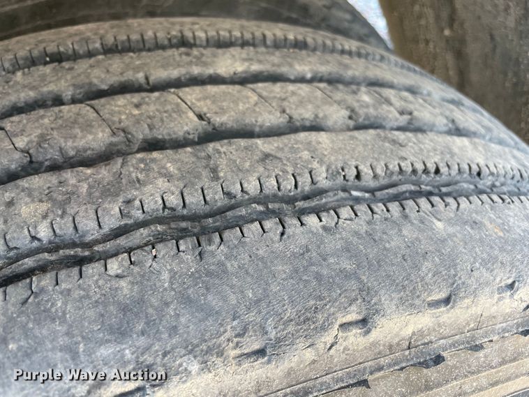 image for item MR9327 1995 Reinke drop deck trailer