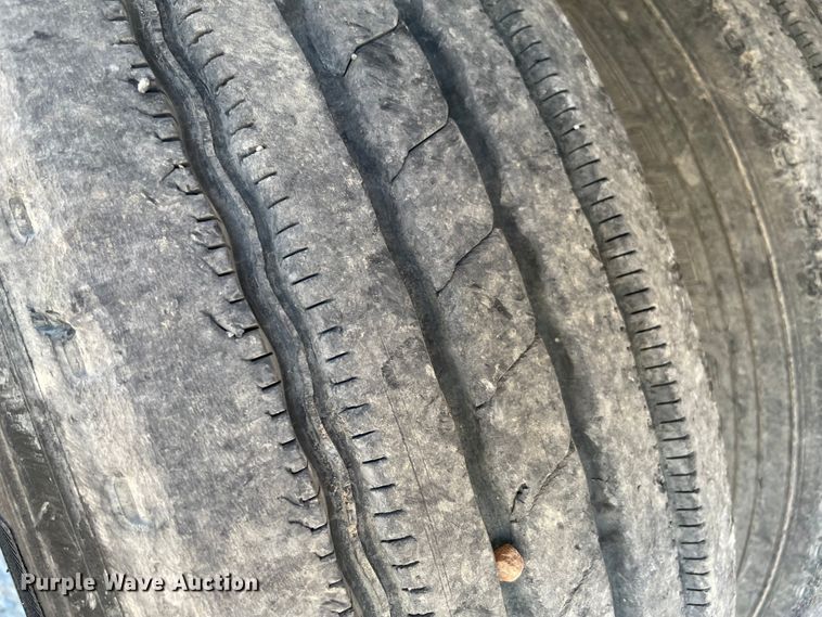 image for item MR9327 1995 Reinke drop deck trailer