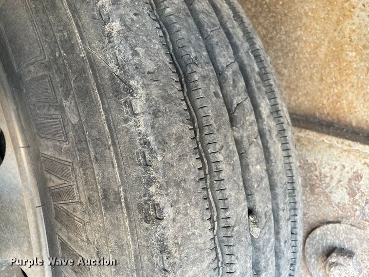 image for item MR9327 1995 Reinke drop deck trailer