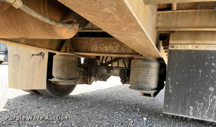 image for item MR9327 1995 Reinke drop deck trailer