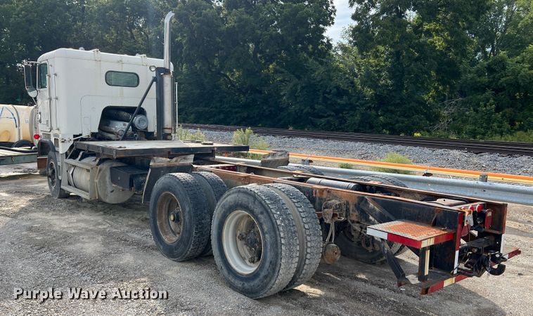 image for item MR9847 1991 Freightliner C112  truck cab and chassis