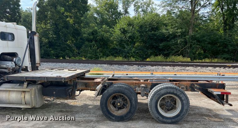 image for item MR9847 1991 Freightliner C112  truck cab and chassis