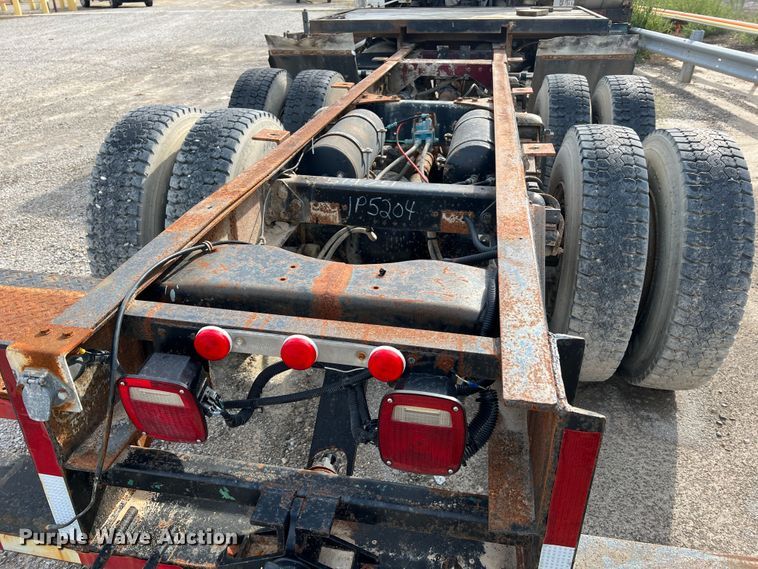 image for item MR9847 1991 Freightliner C112  truck cab and chassis