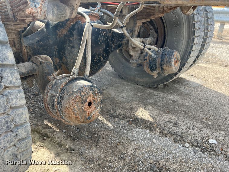 image for item MR9847 1991 Freightliner C112  truck cab and chassis