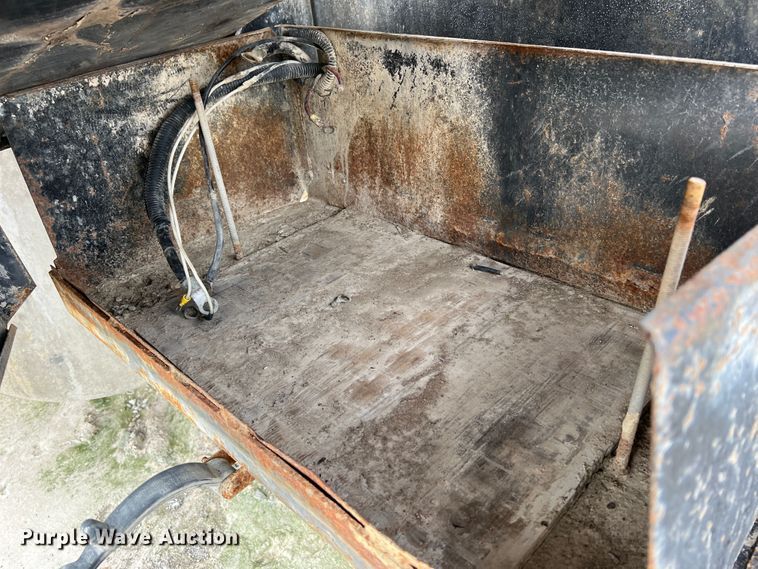 image for item MR9847 1991 Freightliner C112  truck cab and chassis