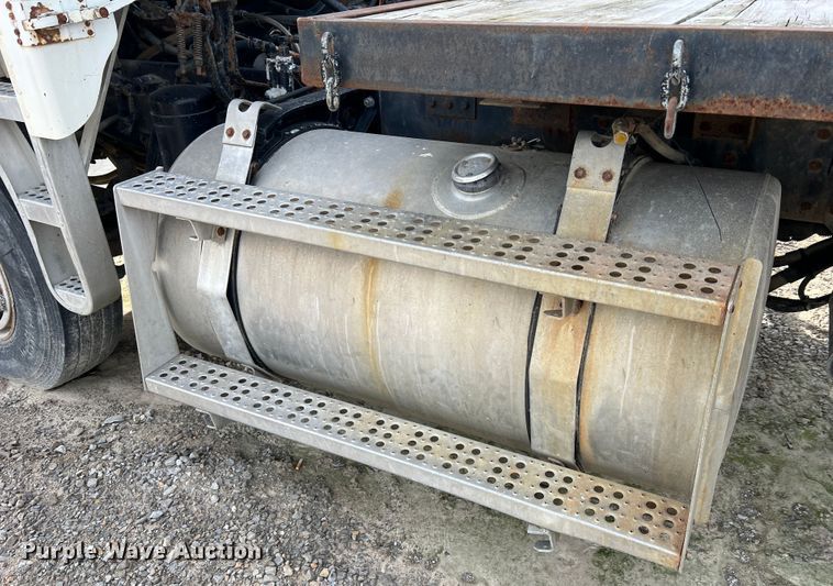 image for item MR9847 1991 Freightliner C112  truck cab and chassis