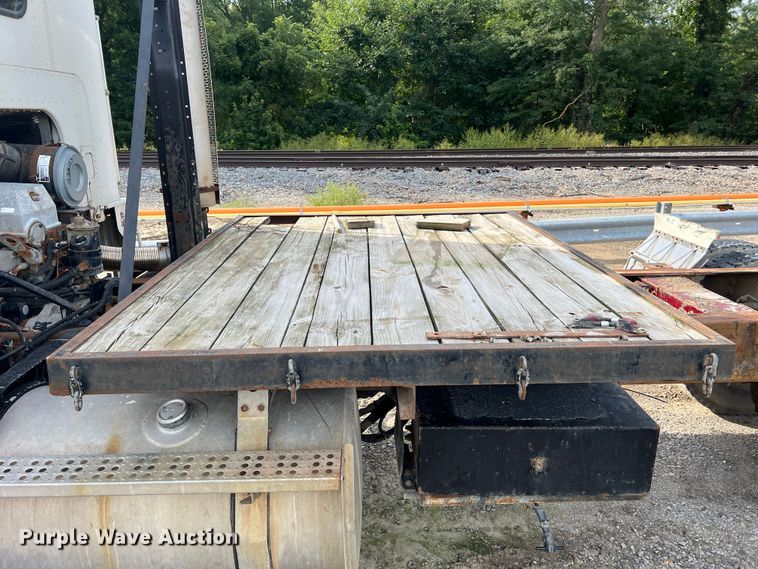 image for item MR9847 1991 Freightliner C112  truck cab and chassis