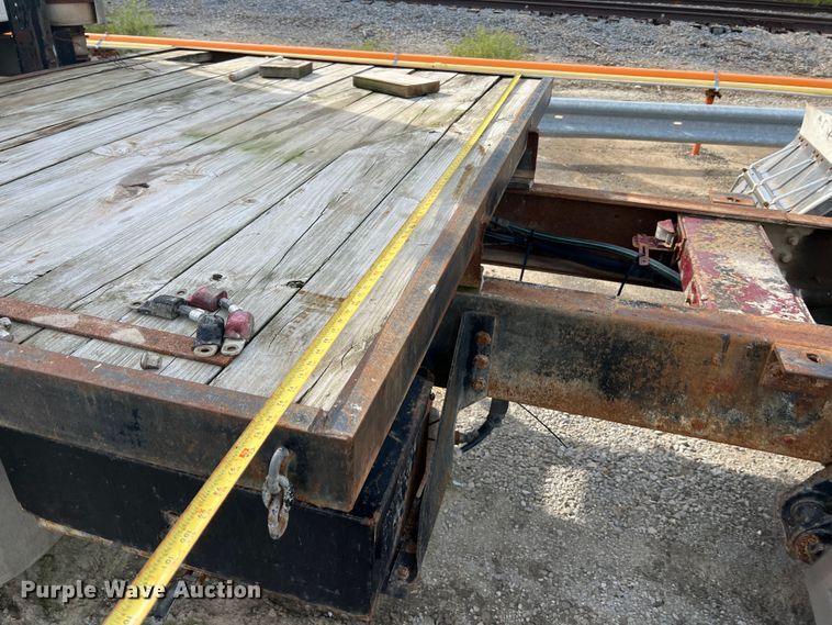 image for item MR9847 1991 Freightliner C112  truck cab and chassis