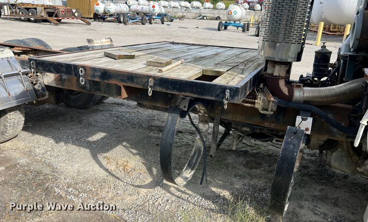 image for item MR9847 1991 Freightliner C112  truck cab and chassis