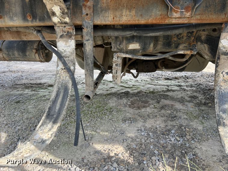 image for item MR9847 1991 Freightliner C112  truck cab and chassis